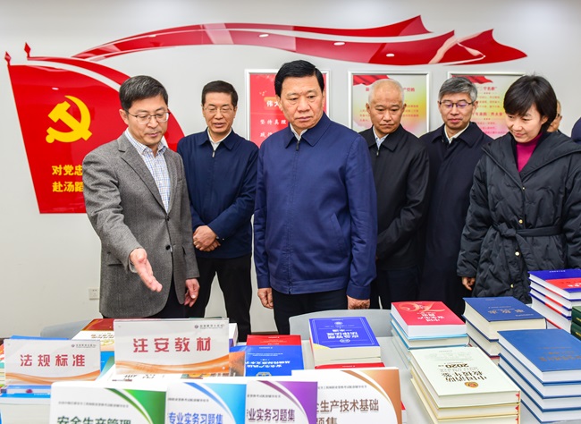 王祥喜在應急管理部信息研究院、大數據中心、研究中心調研時強調 加強科技創新應用 提升支撐保障水平 以信息化推進應急管理現代化